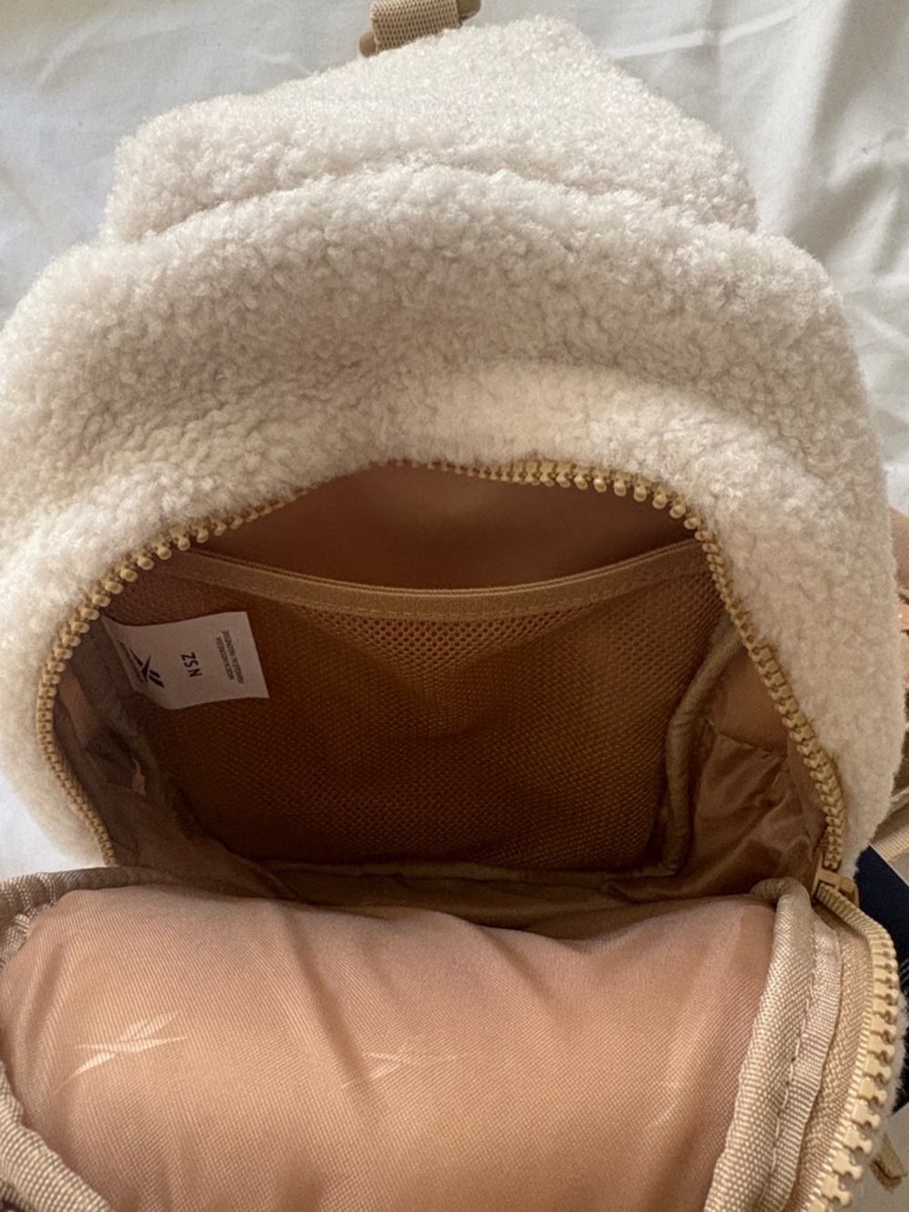 NWT | Reebok Sherpa Convertible Sling Backpack Cream Tan 2-in-1 Crossbody Bag - Picture 8 of 11